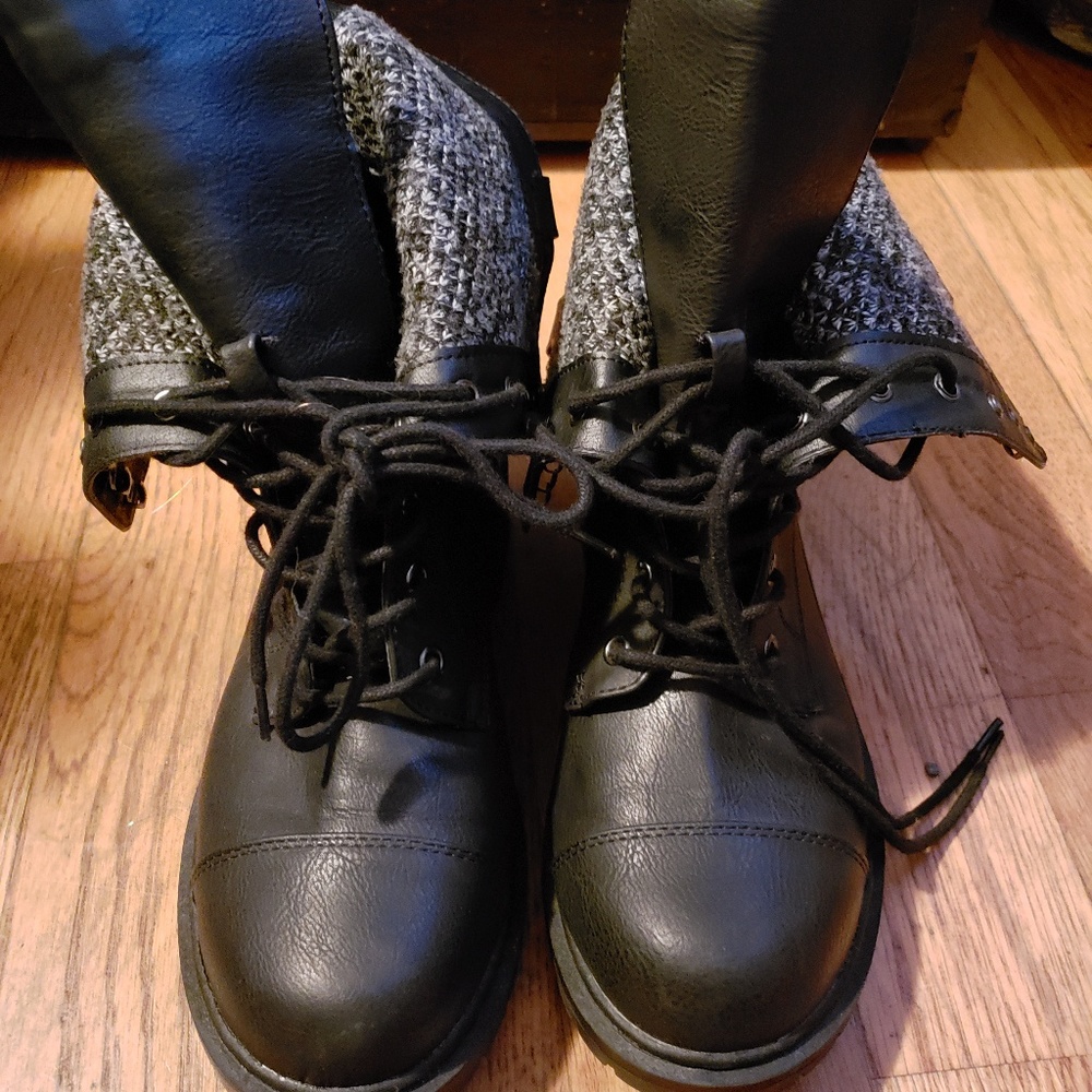 Combat boots with lining